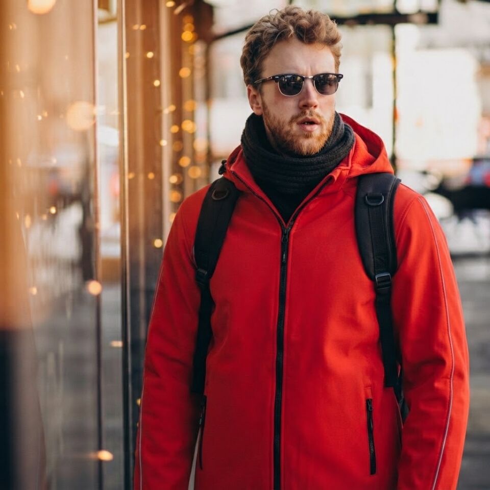 Kapşonlu Reflektörlü Kırmızı Softshell Mont